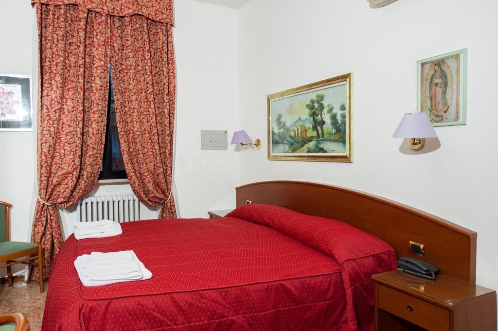 Vip Hotel Piacenza Phòng bức ảnh
