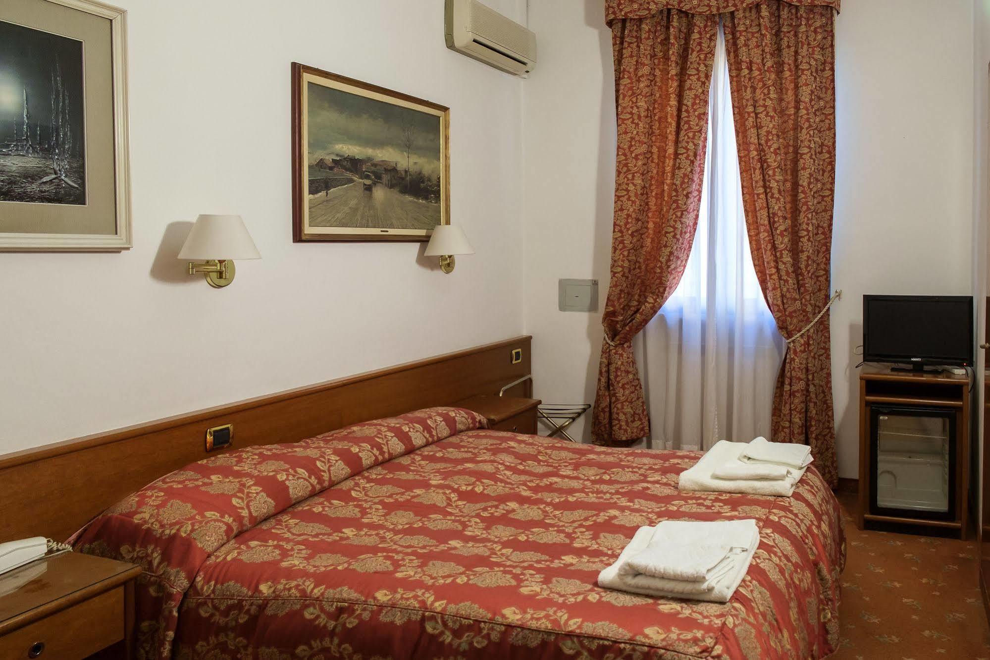 Vip Hotel Piacenza Ngoại thất bức ảnh